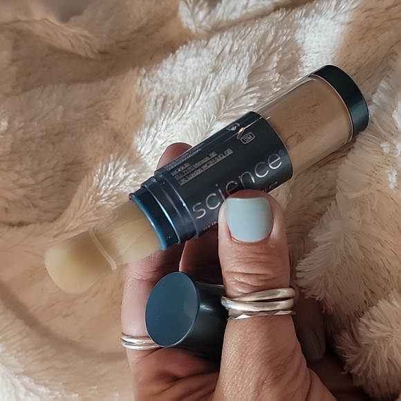 Colorescience brush on powder 50spf sunscreen - Picture 4 of 6